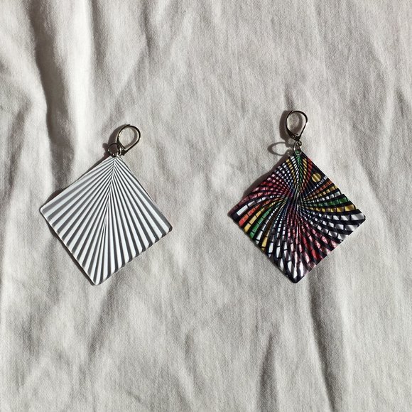 earings - Picture 2 of 2